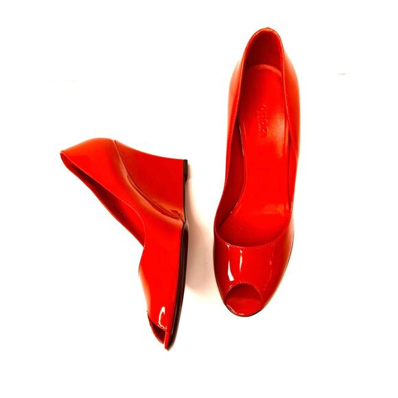 Gucci Red Patent Leather Peep Toe Wedge Sandals heels Size 9B Made in Italy - Picture 2 of 9